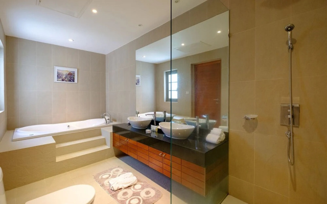 Luxe 2br Pool Villa Walk to Bangtao Beach