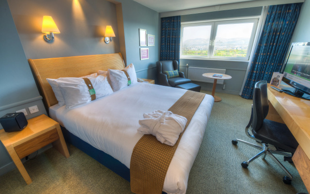 Holiday Inn Edinburgh Zoo by IHG