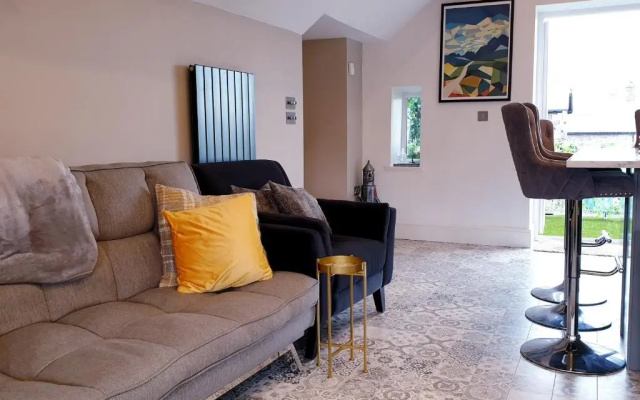 Central Windermere Luxury two bed Apartment Dog Friendly