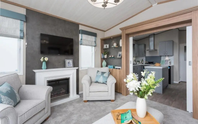 4 Berth Luxury Mini Lodge