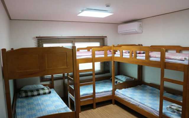 Blue Island Guesthouse - Hostel