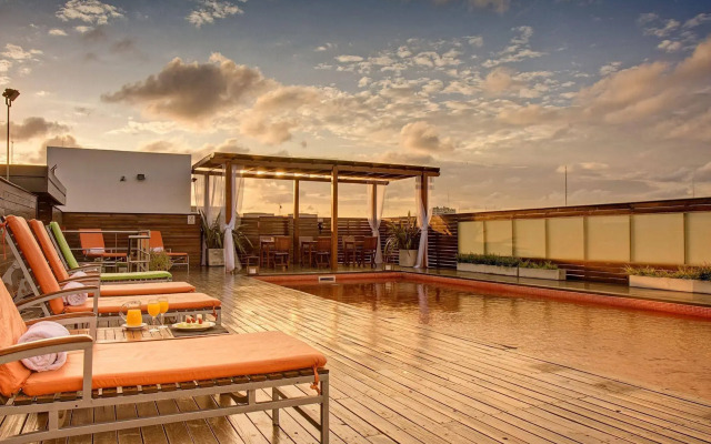 Broadway Hotel & Suites