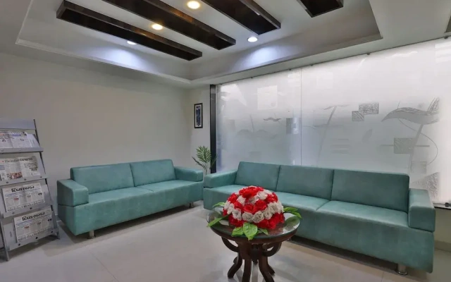 OYO 27897 Hotel The Grand Bansi