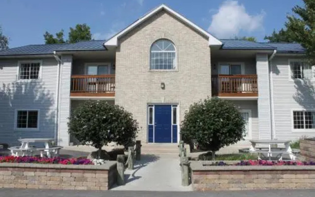 Put-in-Bay Poolview Condo #5