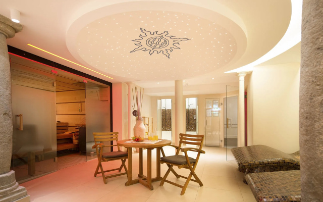 Romantik Hotel die Gersberg Alm mit Panorama über Salzburg und Outdoorpool ab Mai