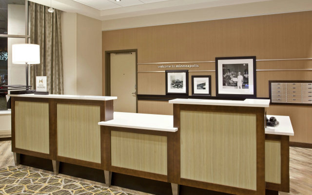 Hampton Inn & Suites Minneapolis / Downtown