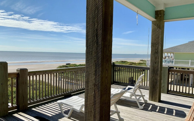 Keepin' It Reel 3 Bedroom Home by RedAwning