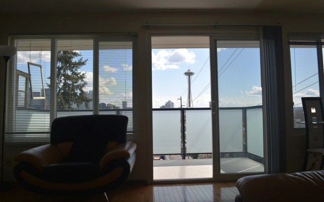 Sunny Westlake Suites by Metro