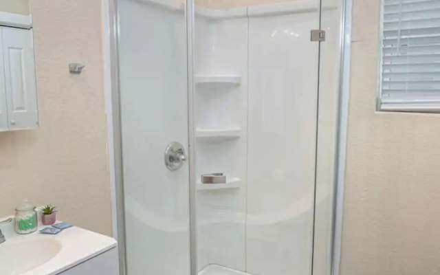 Fabulous Newly Renovated 2Br 1Ba Near Downtown