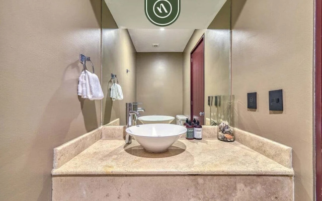 Oceanfron 4 BR Condo - Beach - Wyndham Pool