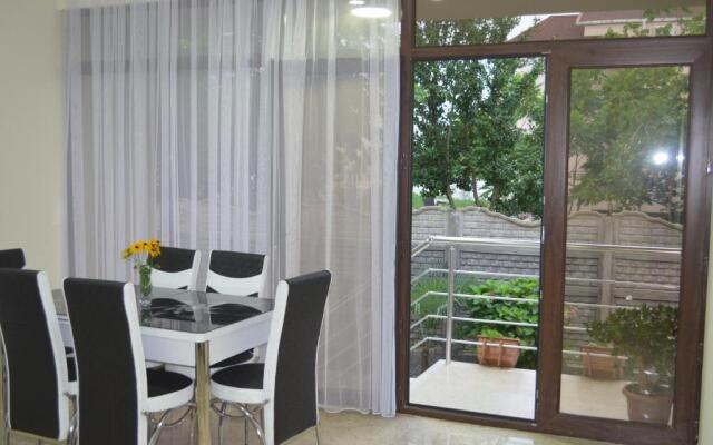 Lia Guest House