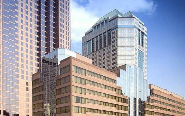 Отель DoubleTree Suites by Hilton Columbus вид на фасад