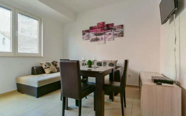 J&J Twins Apartments