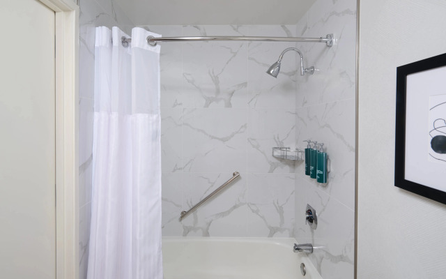 Doubletree by Hilton Newark - Fremont