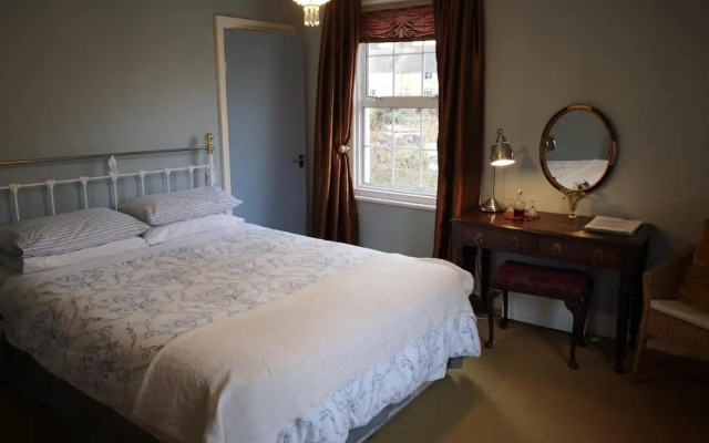 Holly House Bed & Breakfast