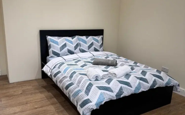 Close Central London 2 bed Flat Sleeps 4