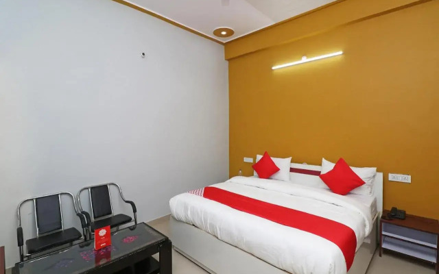 OYO 28244 Hotel The Green Town
