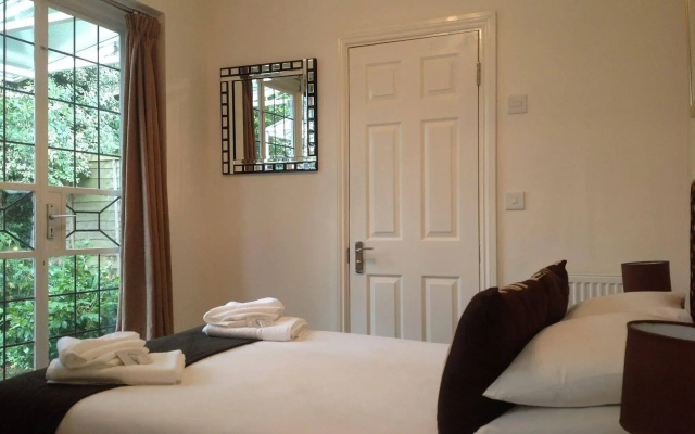 Oak Lodge Hotel