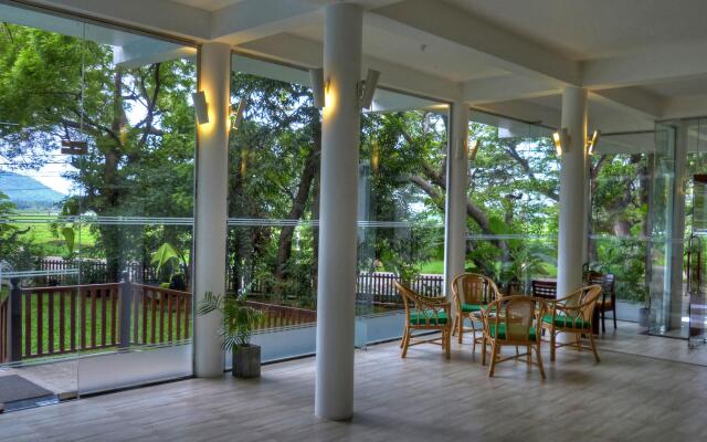 The Rain Tree Hotel вид на фасад