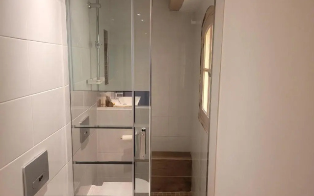 spacious apartment for 4 in avignon !