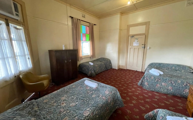 Royal Hotel Motel