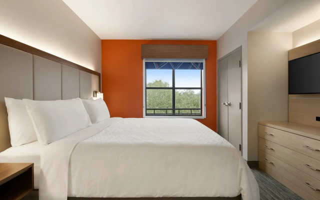 Holiday Inn Express & Suites Mt. Pleasant by IHG