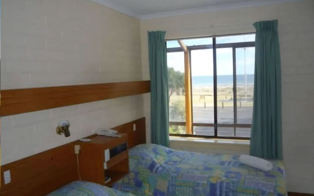 Kingston Ocean View Motel