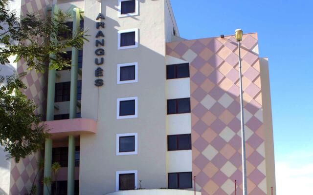 Hotel Arangues вид на фасад