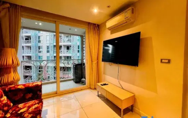 Large Caribbean 1BR Condo near Jomtien Bus Station