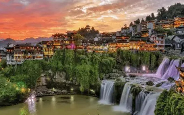 Menghui Furong Design Guesthouse (Furong Town Waterfall)
