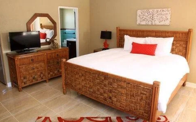Bamboo Beach Club #202 Apartment