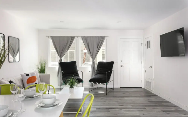 Chic City Apt Near Americana Glendale