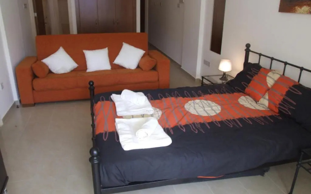 Studio with shower room E3, full kitchen, poolside, FREE WIFI