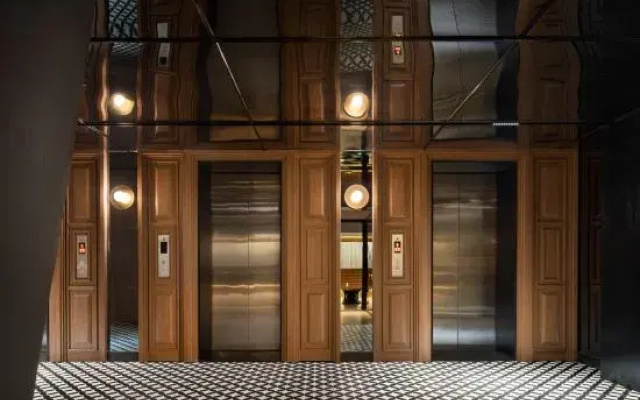 SFEEL Designer Hotel (Chengdu Jiuyan Bridge Niuwangmiao Subway Station)