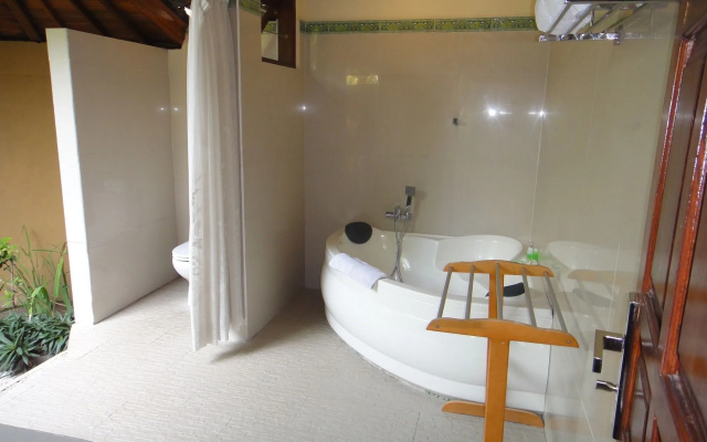 Arya Amed Beach Resort and Dive Center
