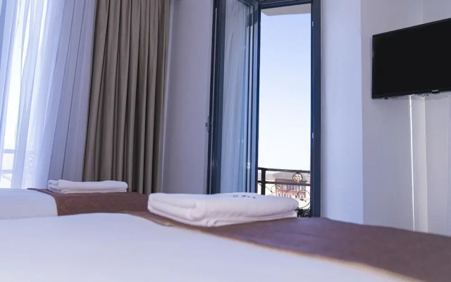 Cetin Port Hotel