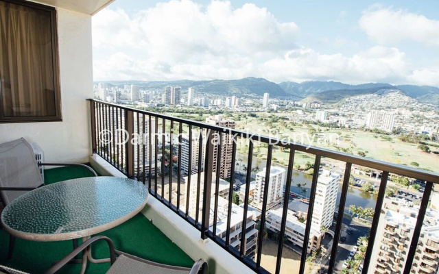 2-3401 Waikiki Banyan