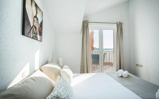 Kaja - right next to the beach