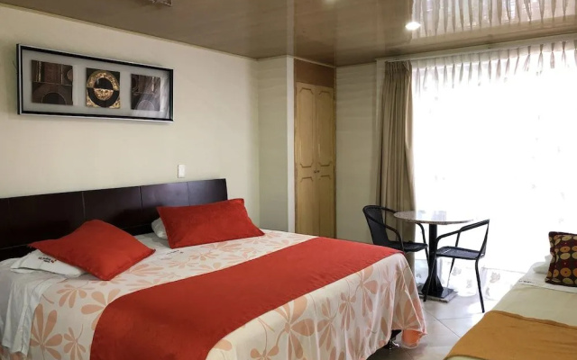 Hotel El Lago Inn