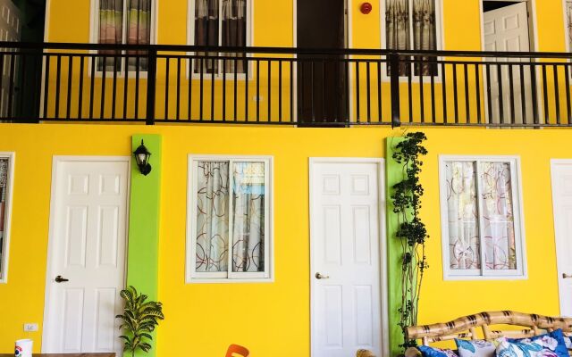 Отель Colors Boutique Hostel Филиппины, Пуэрто-Принцеса - отзывы, цены и фото номеров - забронировать отель Colors Boutique Hostel онлайн вид на фасад
