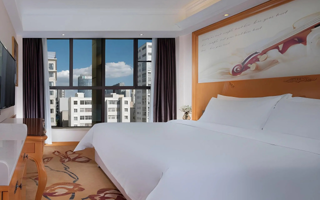 Vienna Hotel (Chuanxin Drum Tower Metro Station, Beijing Road)