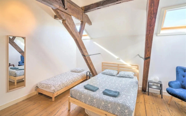 Deluxe Capital Street Stay for 12