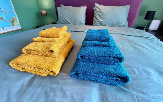 FinIQ Boutiq Studios + Apartment