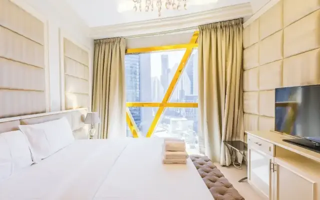 Luxury Spacious Condo in the Iconic Park Towers