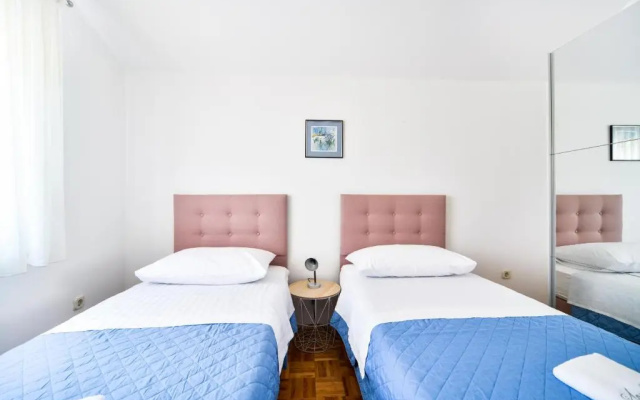 Apartments Martom