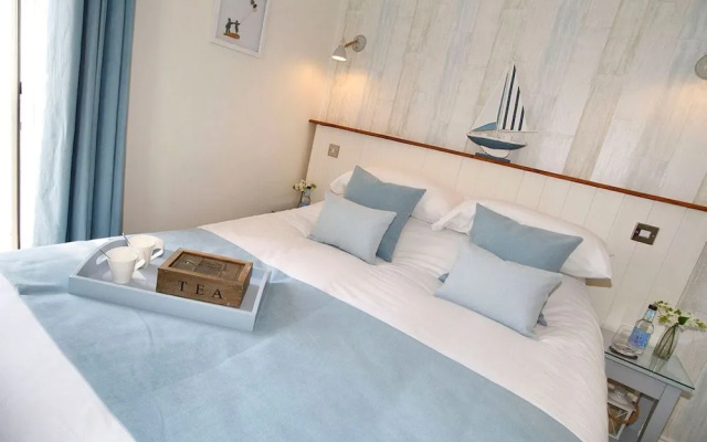 The Estuary Bar and Rooms