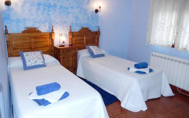 Отель House With 8 Bedrooms in Cenicientos, With Wonderful Mountain View and Furnished Terrace Эль-Баррако комната для гостей