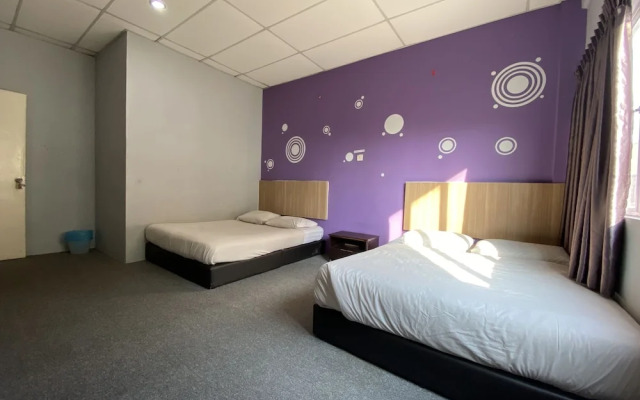 OYO 89760 Harmoni Inn Hotel