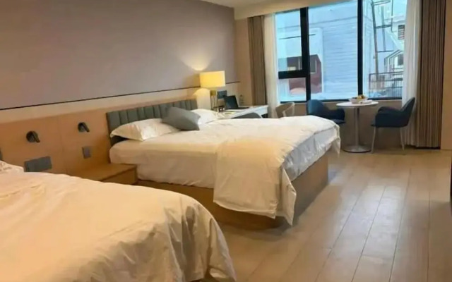 Plaza Court Hotel