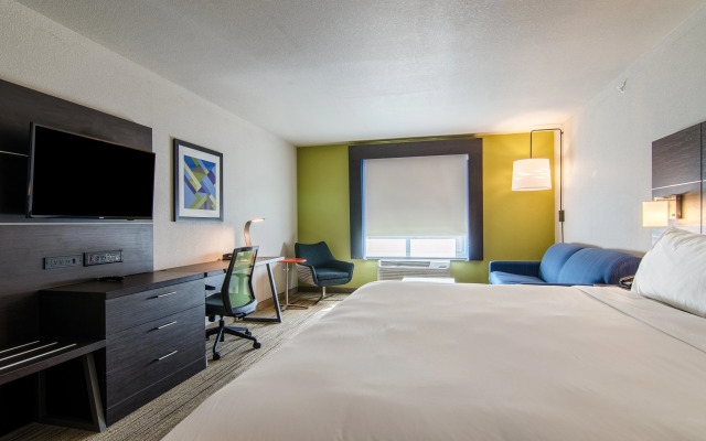 Holiday Inn Express & Suites Atchison by IHG